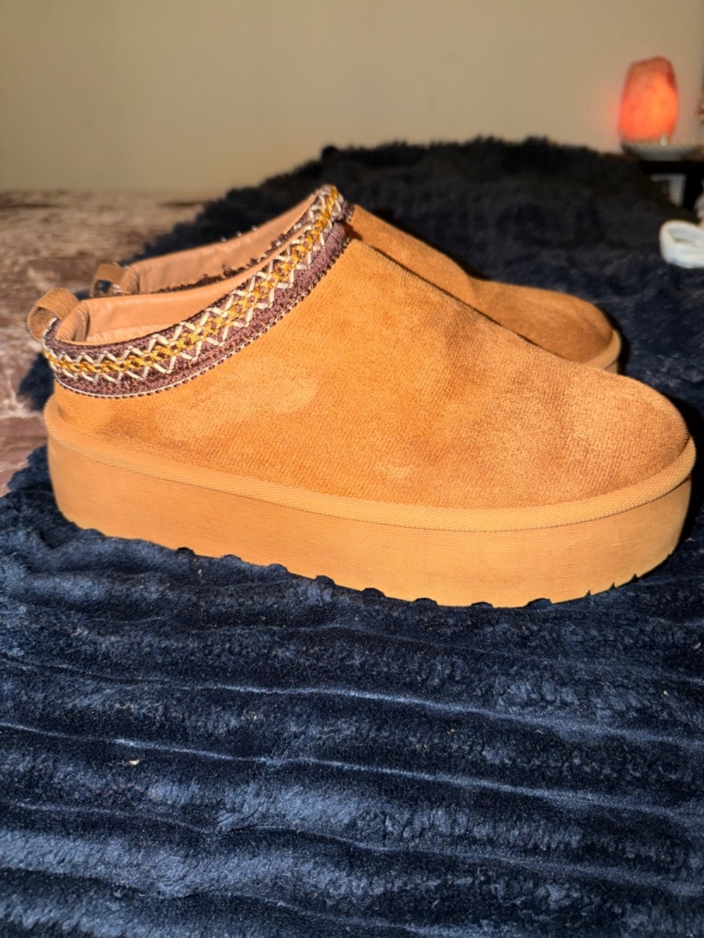 Olivia and Kate Women’s Slip-On Ugg-like platform shoes size 11